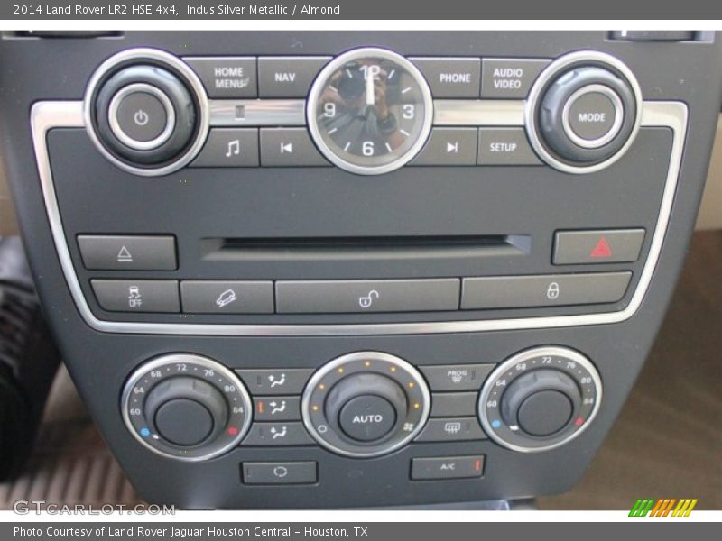 Indus Silver Metallic / Almond 2014 Land Rover LR2 HSE 4x4