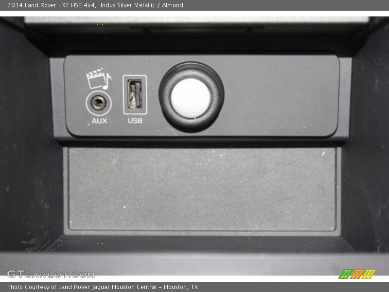 Indus Silver Metallic / Almond 2014 Land Rover LR2 HSE 4x4