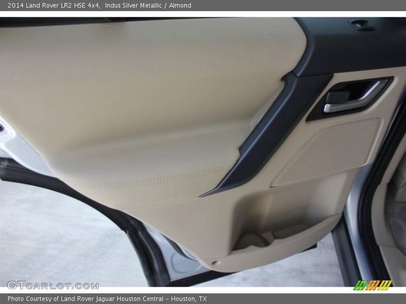 Indus Silver Metallic / Almond 2014 Land Rover LR2 HSE 4x4