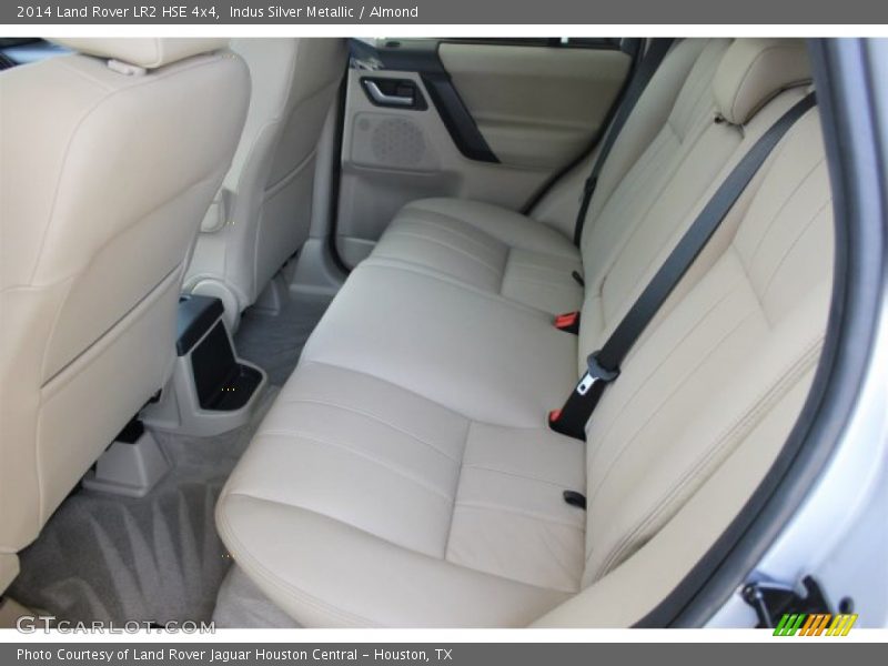 Indus Silver Metallic / Almond 2014 Land Rover LR2 HSE 4x4