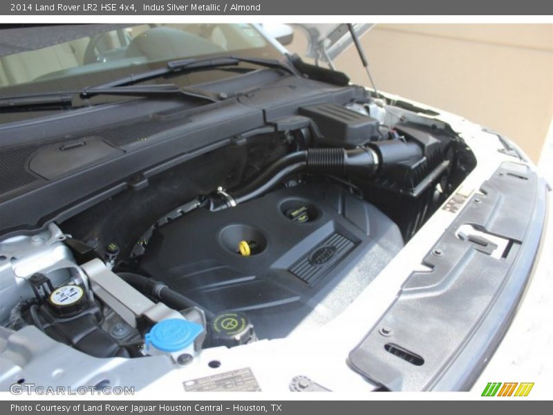 Indus Silver Metallic / Almond 2014 Land Rover LR2 HSE 4x4