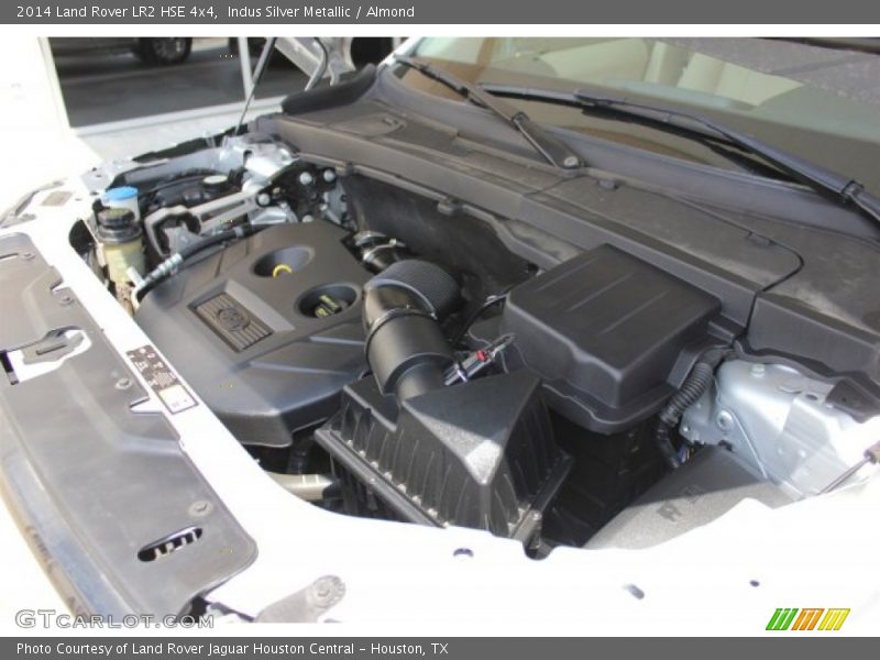 Indus Silver Metallic / Almond 2014 Land Rover LR2 HSE 4x4