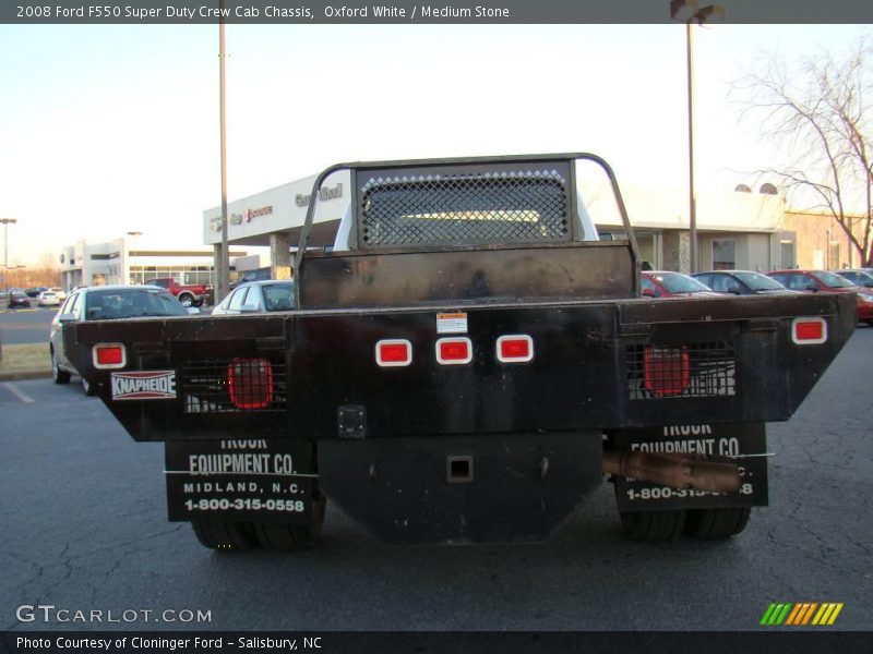 Oxford White / Medium Stone 2008 Ford F550 Super Duty Crew Cab Chassis