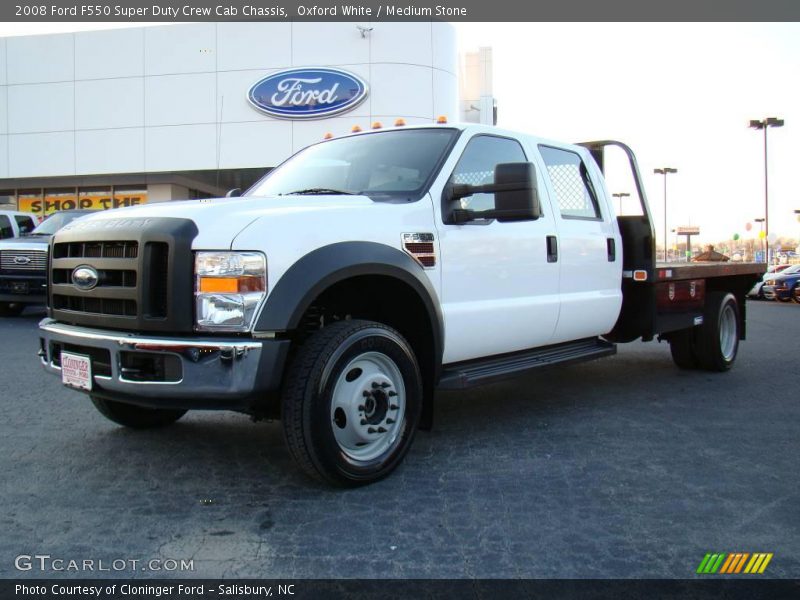 Oxford White / Medium Stone 2008 Ford F550 Super Duty Crew Cab Chassis
