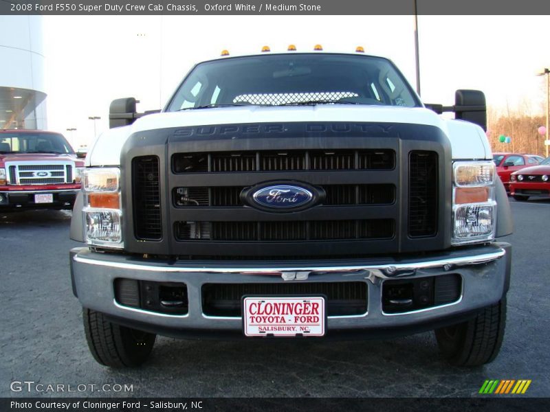Oxford White / Medium Stone 2008 Ford F550 Super Duty Crew Cab Chassis