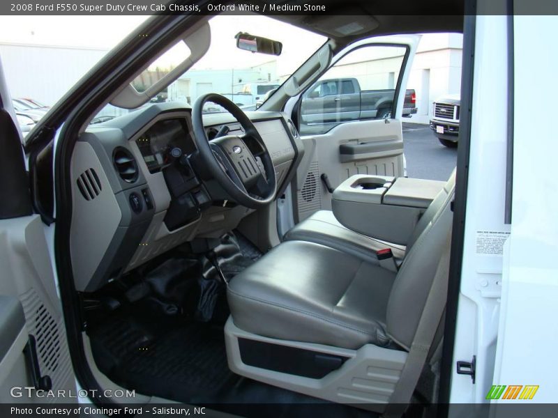 Oxford White / Medium Stone 2008 Ford F550 Super Duty Crew Cab Chassis