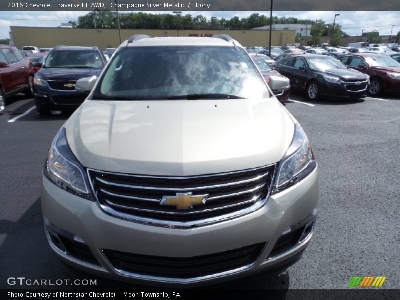 Champagne Silver Metallic / Ebony 2016 Chevrolet Traverse LT AWD