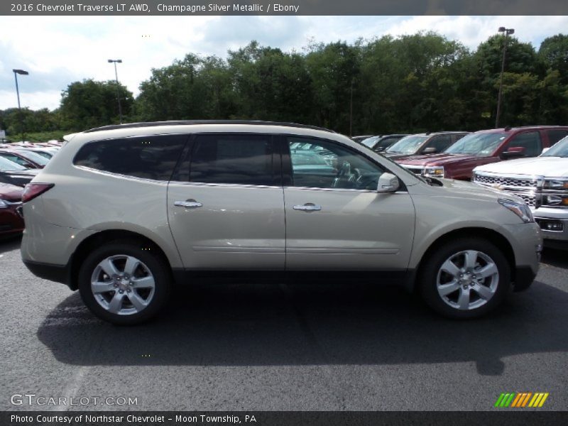 Champagne Silver Metallic / Ebony 2016 Chevrolet Traverse LT AWD