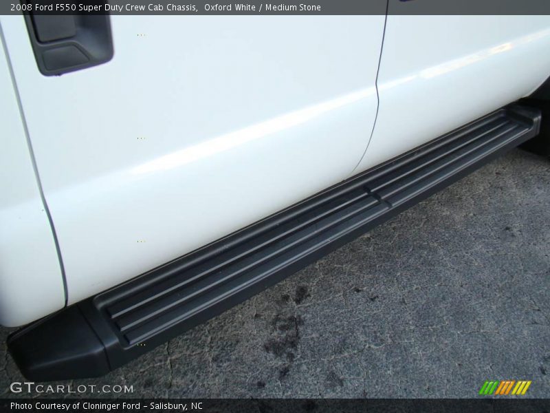 Oxford White / Medium Stone 2008 Ford F550 Super Duty Crew Cab Chassis