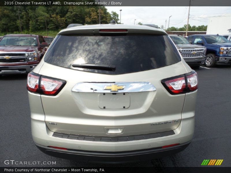 Champagne Silver Metallic / Ebony 2016 Chevrolet Traverse LT AWD
