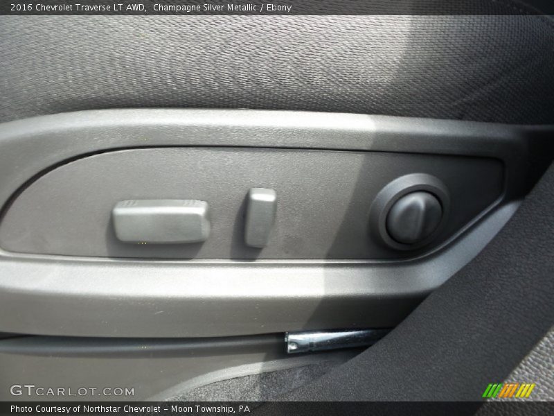 Champagne Silver Metallic / Ebony 2016 Chevrolet Traverse LT AWD