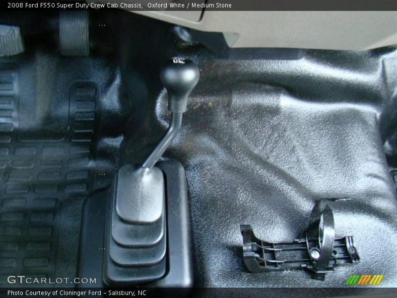 Oxford White / Medium Stone 2008 Ford F550 Super Duty Crew Cab Chassis