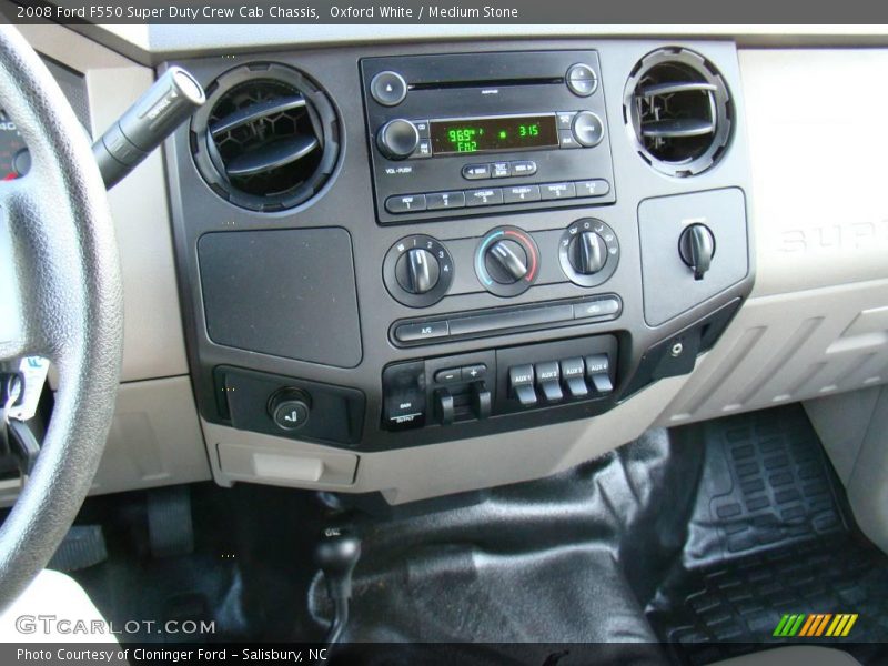 Oxford White / Medium Stone 2008 Ford F550 Super Duty Crew Cab Chassis