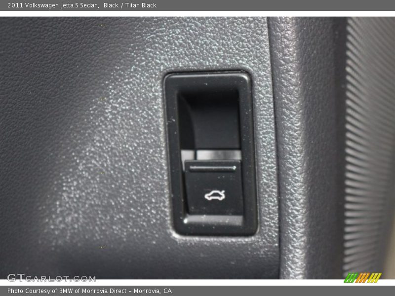 Black / Titan Black 2011 Volkswagen Jetta S Sedan