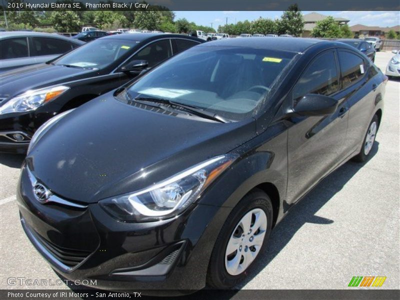Phantom Black / Gray 2016 Hyundai Elantra SE