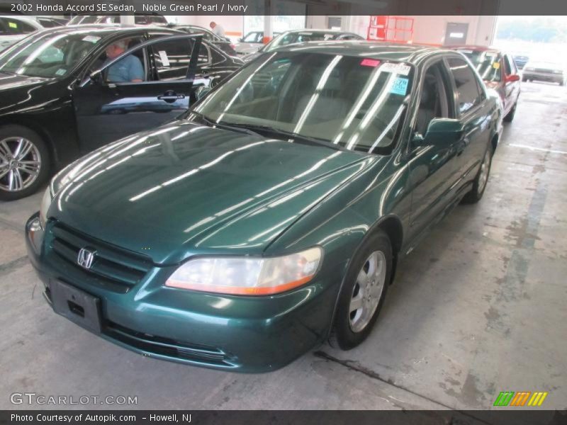 Noble Green Pearl / Ivory 2002 Honda Accord SE Sedan