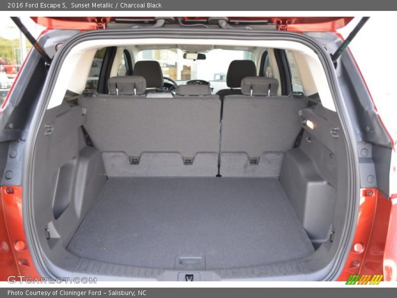  2016 Escape S Trunk
