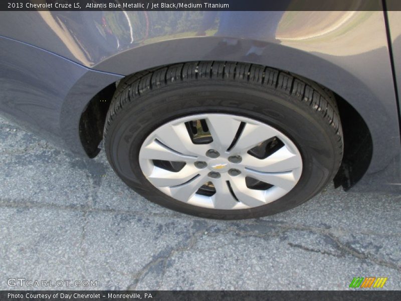 Atlantis Blue Metallic / Jet Black/Medium Titanium 2013 Chevrolet Cruze LS