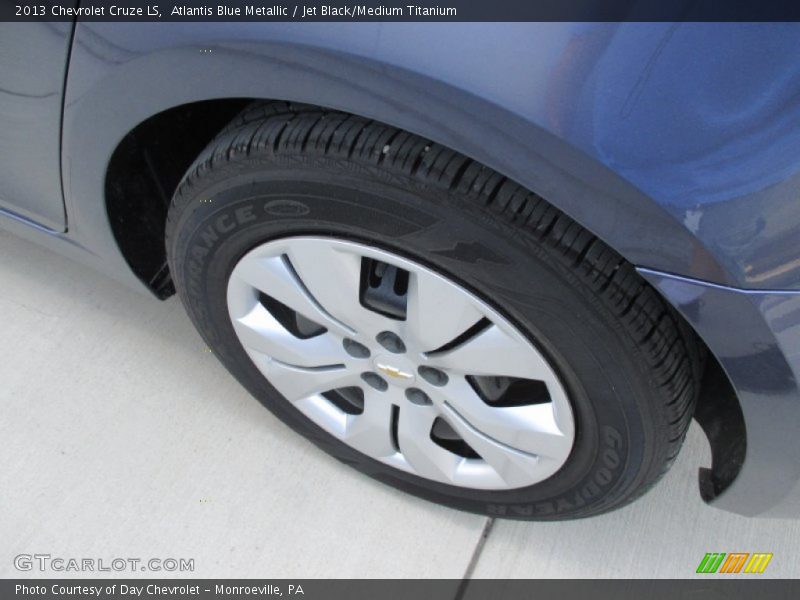 Atlantis Blue Metallic / Jet Black/Medium Titanium 2013 Chevrolet Cruze LS