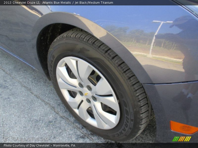 Atlantis Blue Metallic / Jet Black/Medium Titanium 2013 Chevrolet Cruze LS