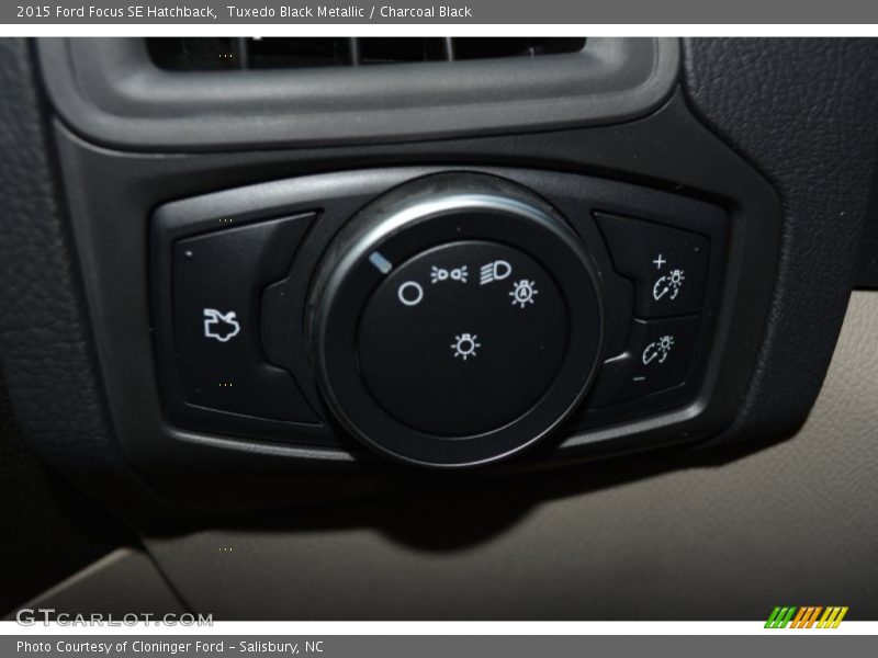 Tuxedo Black Metallic / Charcoal Black 2015 Ford Focus SE Hatchback