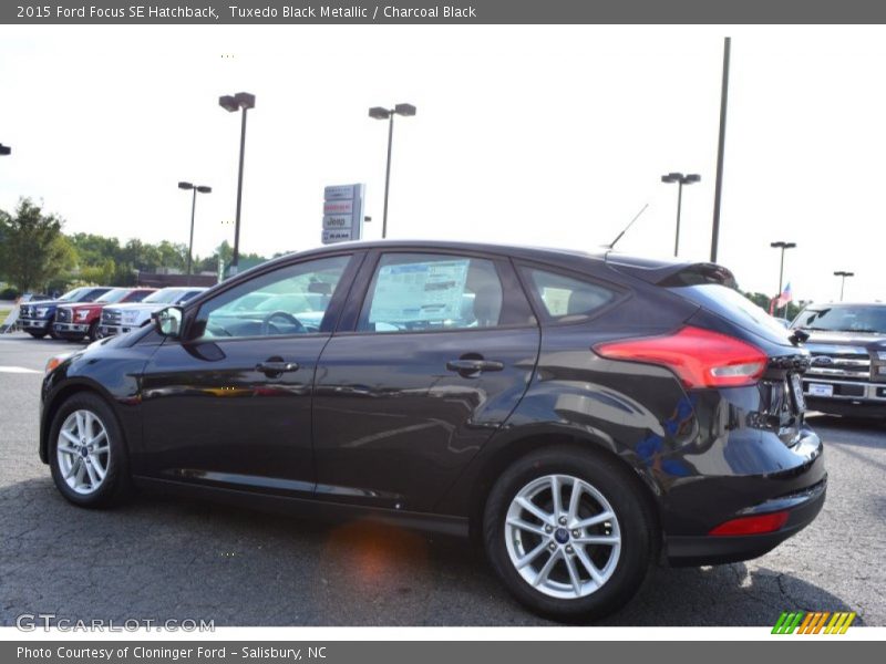 Tuxedo Black Metallic / Charcoal Black 2015 Ford Focus SE Hatchback