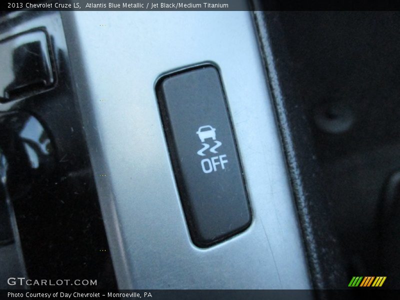 Atlantis Blue Metallic / Jet Black/Medium Titanium 2013 Chevrolet Cruze LS