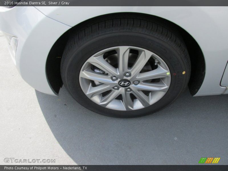 Silver / Gray 2016 Hyundai Elantra SE