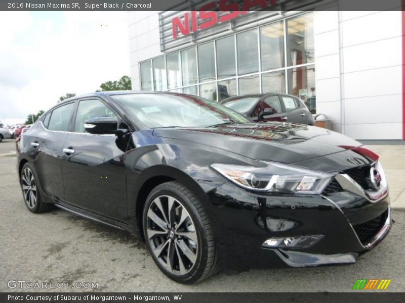 Front 3/4 View of 2016 Maxima SR