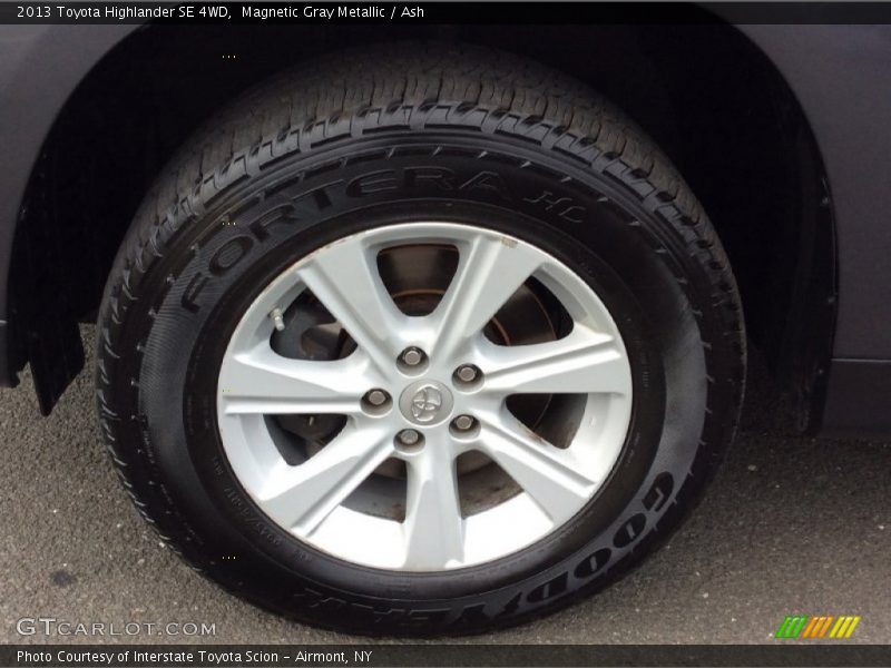 Magnetic Gray Metallic / Ash 2013 Toyota Highlander SE 4WD