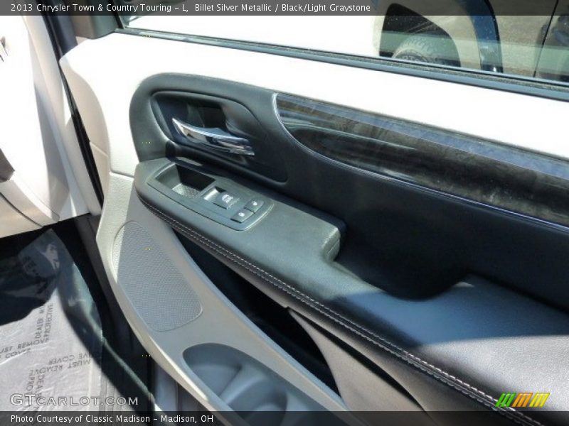Billet Silver Metallic / Black/Light Graystone 2013 Chrysler Town & Country Touring - L