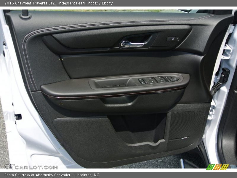 Iridescent Pearl Tricoat / Ebony 2016 Chevrolet Traverse LTZ