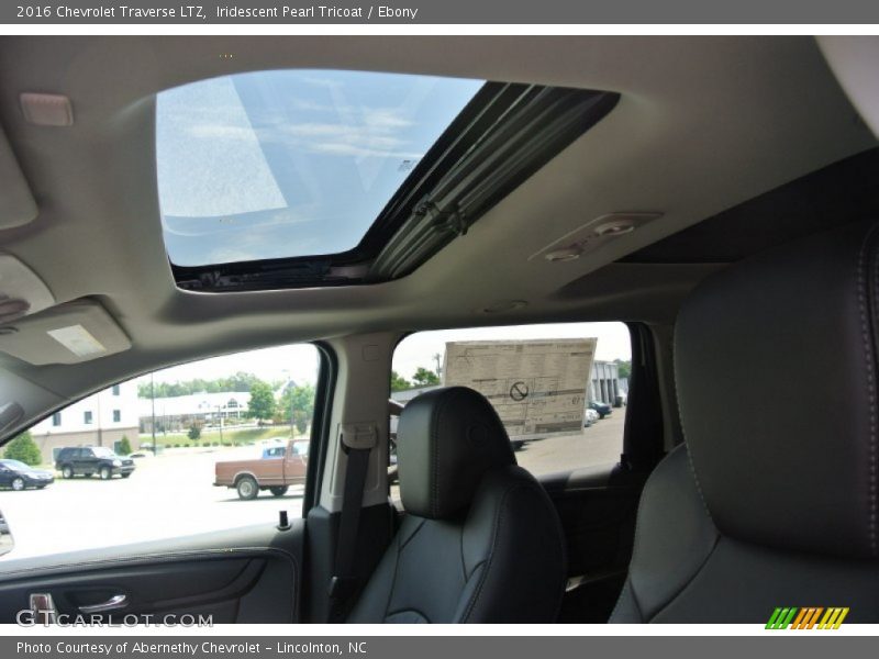 Iridescent Pearl Tricoat / Ebony 2016 Chevrolet Traverse LTZ