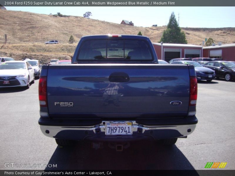 Medium Wedgewood Blue Metallic / Medium Flint 2004 Ford F250 Super Duty Lariat Crew Cab 4x4