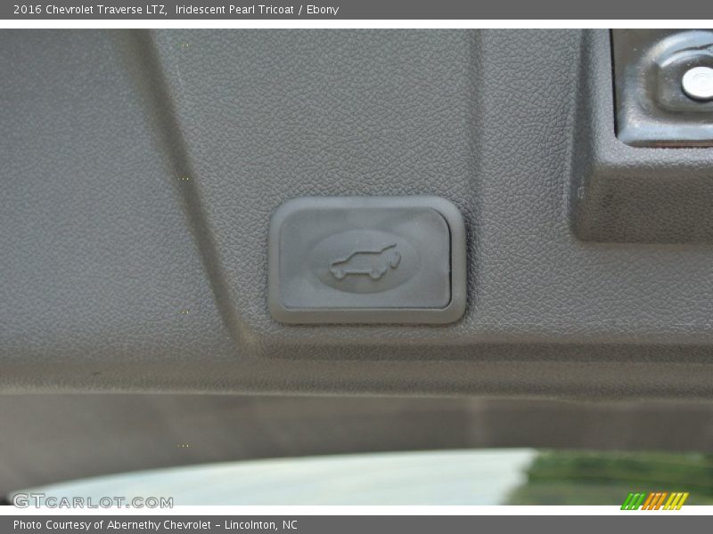 Iridescent Pearl Tricoat / Ebony 2016 Chevrolet Traverse LTZ