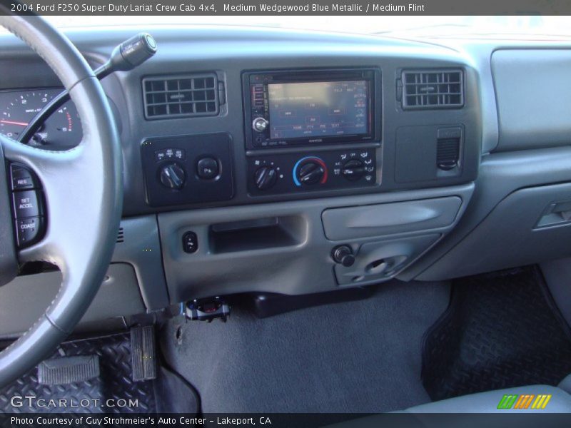 Medium Wedgewood Blue Metallic / Medium Flint 2004 Ford F250 Super Duty Lariat Crew Cab 4x4