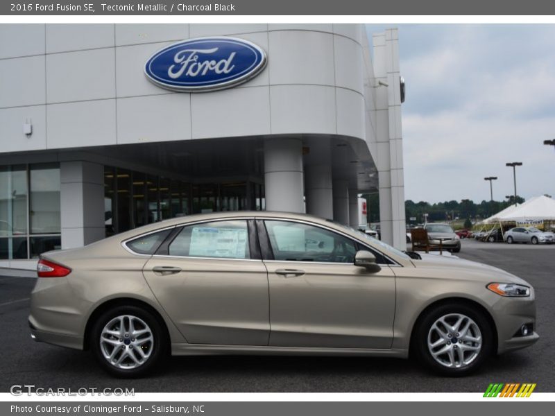 Tectonic Metallic / Charcoal Black 2016 Ford Fusion SE