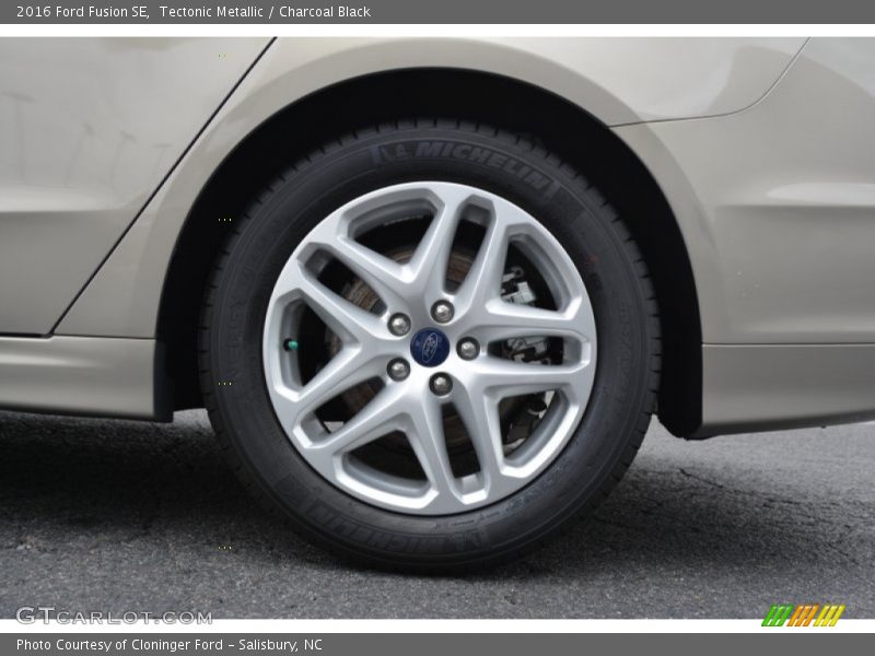 Tectonic Metallic / Charcoal Black 2016 Ford Fusion SE