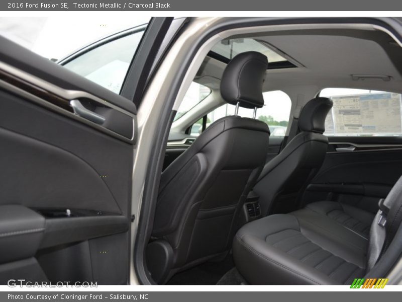 Tectonic Metallic / Charcoal Black 2016 Ford Fusion SE