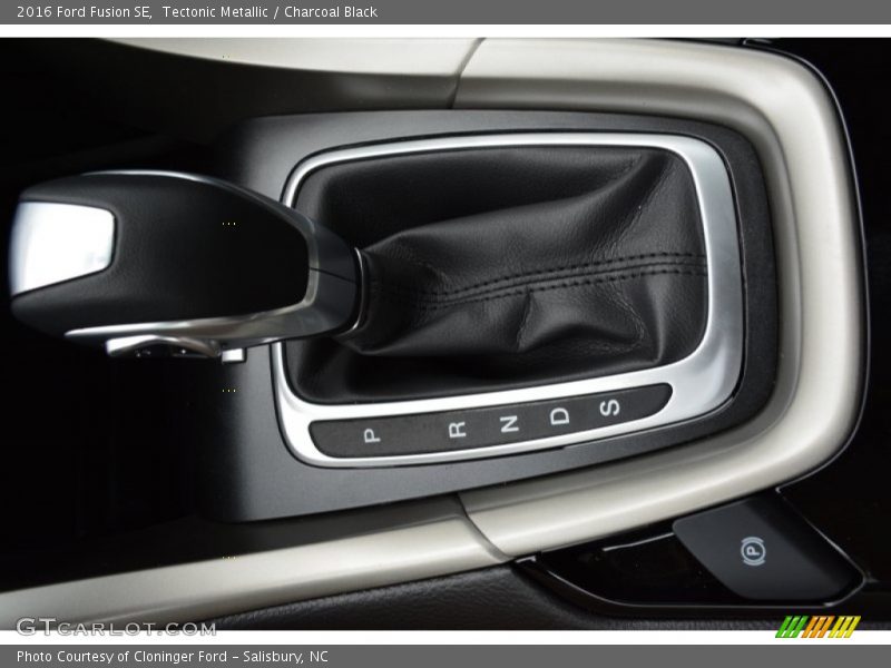 Tectonic Metallic / Charcoal Black 2016 Ford Fusion SE