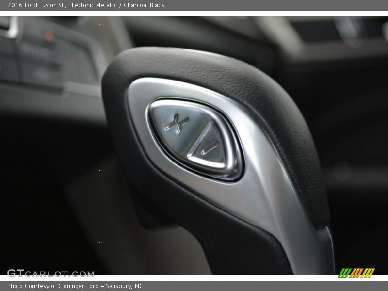Tectonic Metallic / Charcoal Black 2016 Ford Fusion SE