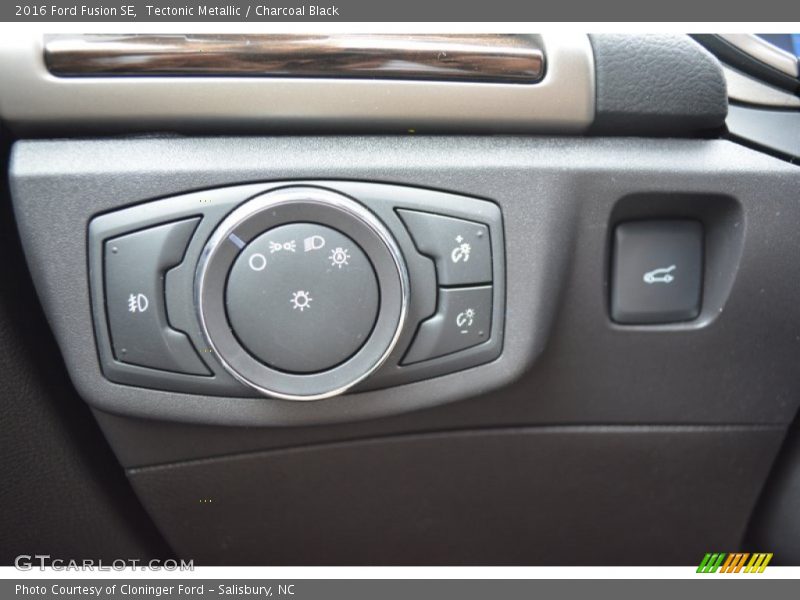 Tectonic Metallic / Charcoal Black 2016 Ford Fusion SE