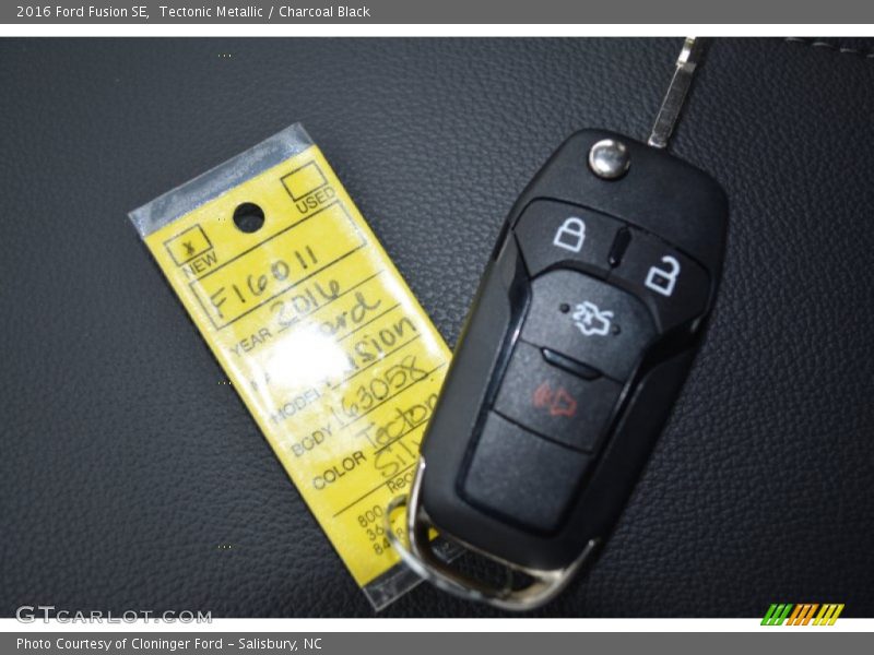 Tectonic Metallic / Charcoal Black 2016 Ford Fusion SE