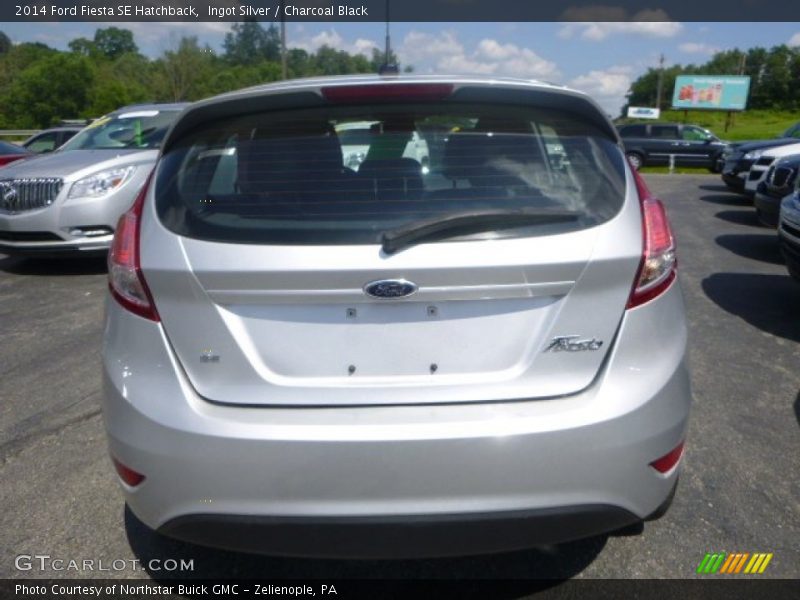 Ingot Silver / Charcoal Black 2014 Ford Fiesta SE Hatchback
