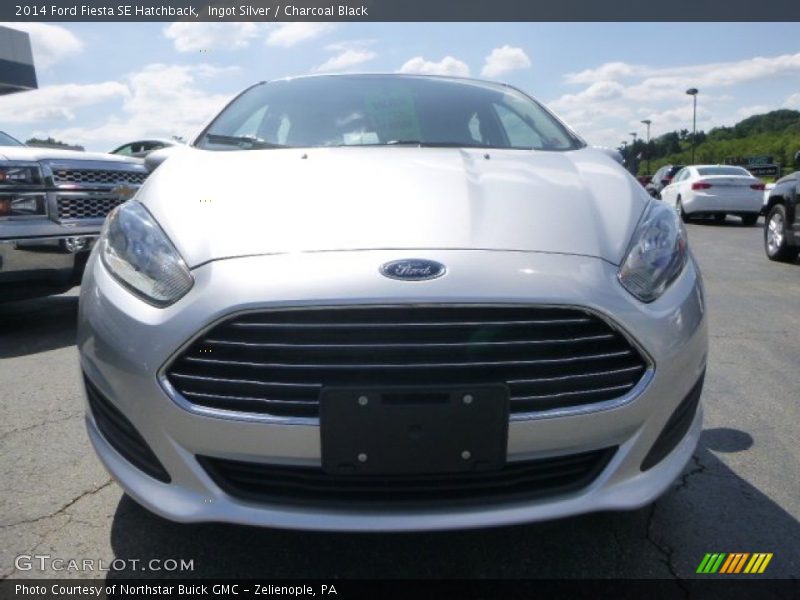 Ingot Silver / Charcoal Black 2014 Ford Fiesta SE Hatchback