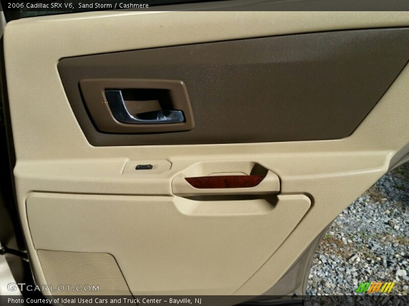 Sand Storm / Cashmere 2006 Cadillac SRX V6