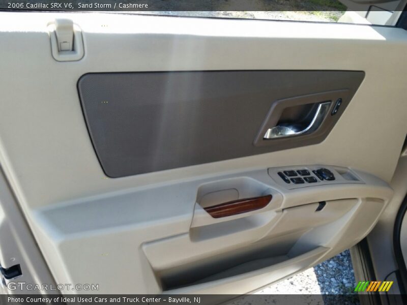 Sand Storm / Cashmere 2006 Cadillac SRX V6