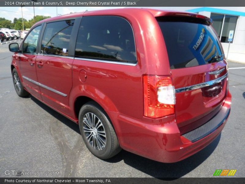 Deep Cherry Red Crystal Pearl / S Black 2014 Chrysler Town & Country S