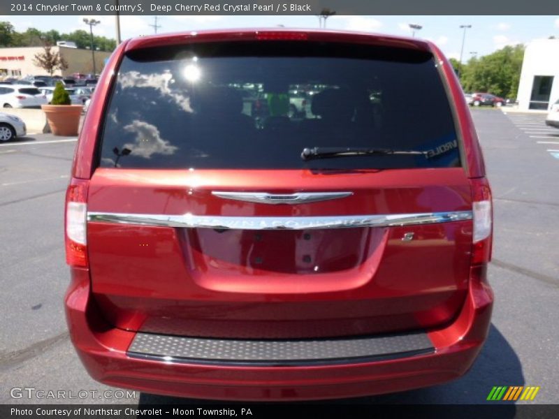 Deep Cherry Red Crystal Pearl / S Black 2014 Chrysler Town & Country S