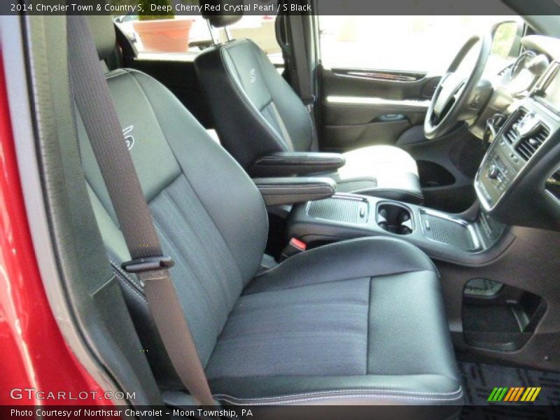 Deep Cherry Red Crystal Pearl / S Black 2014 Chrysler Town & Country S